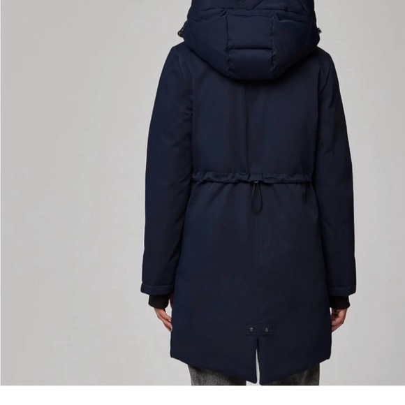 SOLD- Stunning new winter coat-never worn - Picture 3 of 12